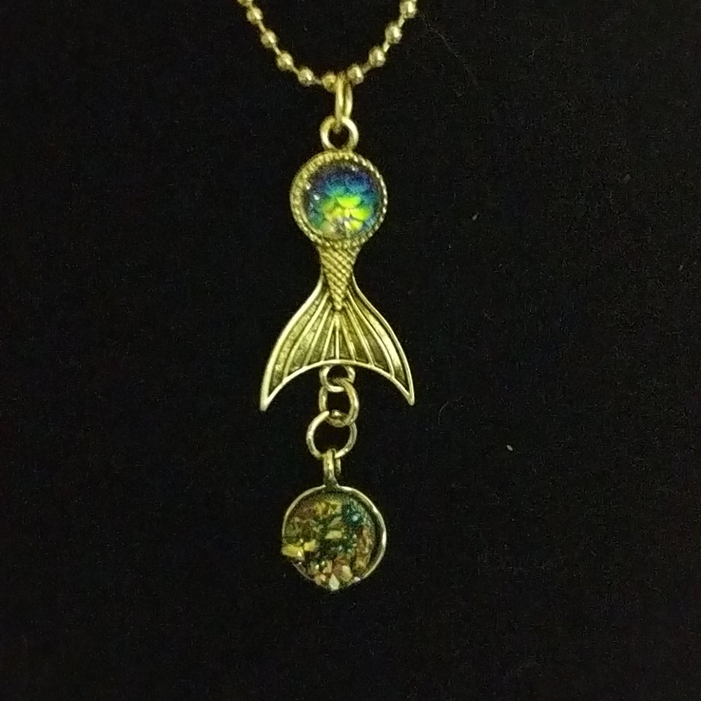 Mermaid tail with iridescent jewel and Druzy Stone